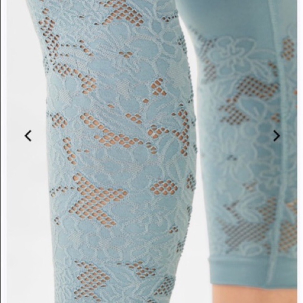Fabletics Seamless Capris Designed Breathable L - image 2